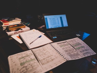 Help the medical student become doctors within their financial issues