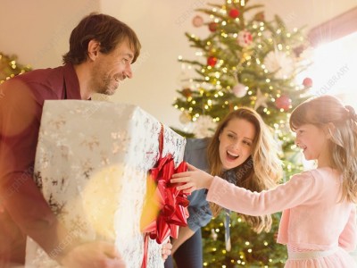 Help a teenager to get a Christmas gift.