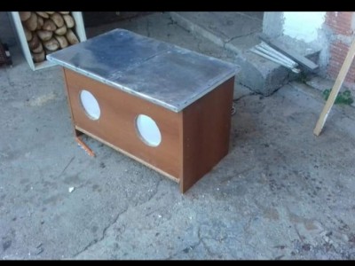 Houses and food for stray animals in Bosnia